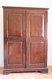 Armadio vintage in noce
