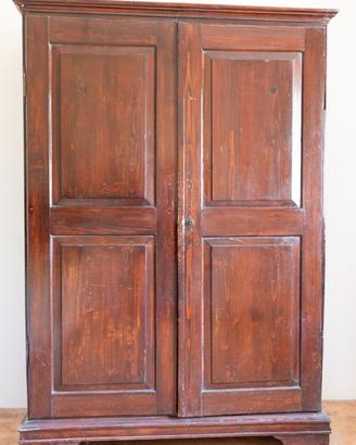 Armadio vintage in noce