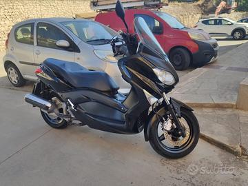 Yamaha X-Max 125
