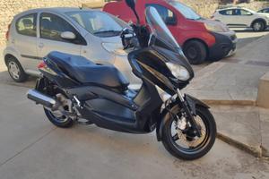 Yamaha X-Max 125