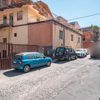 Magazzino con due appartamenti 49-380