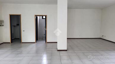 NEGOZIO A GRUMELLO DEL MONTE