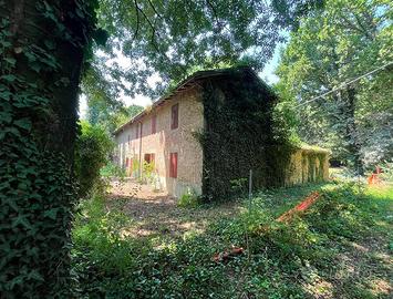 Rustico / Casale di 401 m² con più di 5 locali a B