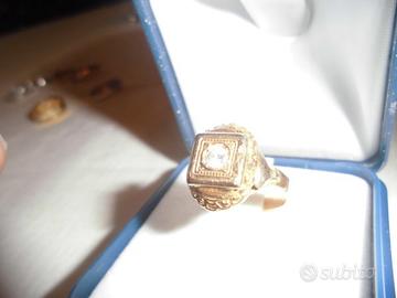 Anello antico in oro giallo con brillante anni 20