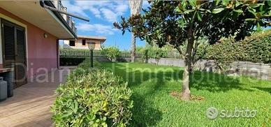 Appartanvilla con 250mq di giardino a Fondachello