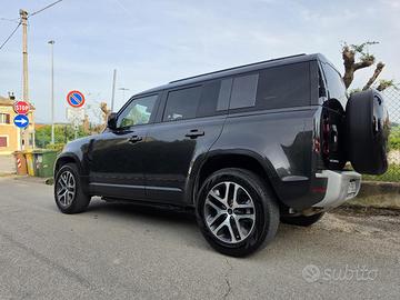 Land Rover Defender 200 CV Autocarro - Marzo 2025