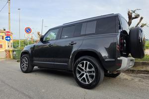 Land Rover Defender 200 CV Autocarro - Marzo 2025
