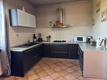Cucina completa di elettrodomestici mt 6,20 totali