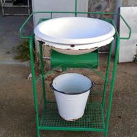 Antico lavabo in ferro toilette da camera vintage