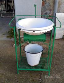 Antico lavabo in ferro toilette da camera vintage