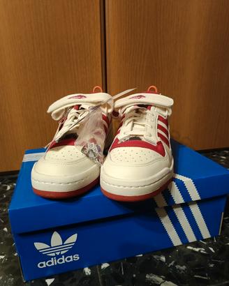 Adidas Forum Home Alone tema Natale