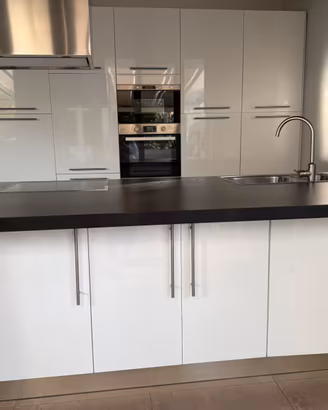 Cucina lineare e penisola IKEA