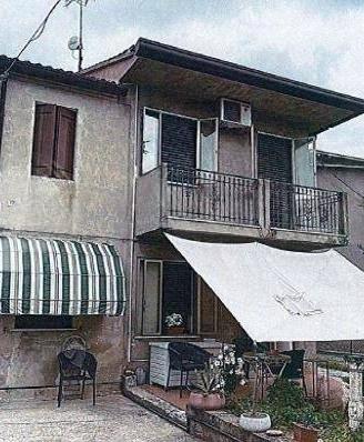 Immobile in asta di 237 m² con 4 locali e box auto
