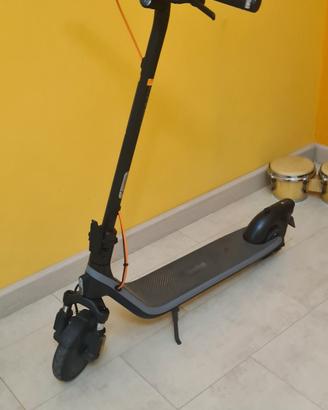 monopattino elettrico  ninebot