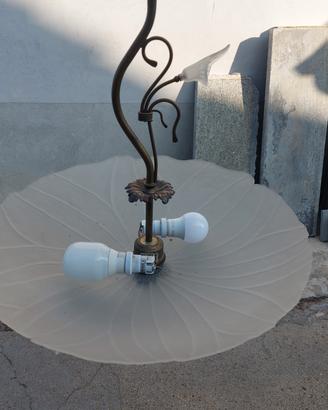 Lampadario vintage ferro battuto e vetro satinato