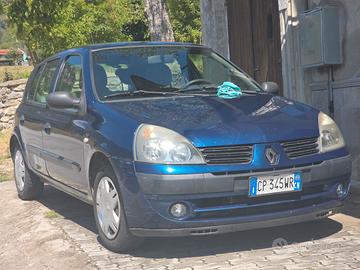 Clio 2004 