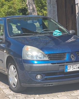 Clio 2004 