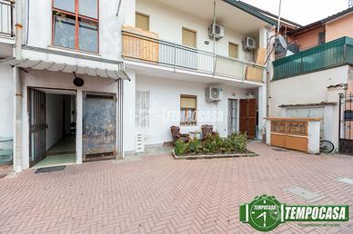 3 LOCALI CON SPAZIO ESTERNO