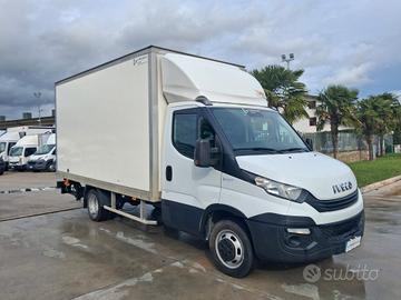 Iveco Daily Furgonato con Sponda EURO 6