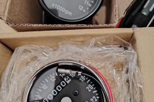 contachilometri e contagiri