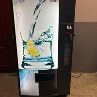 Distributore automatico lattine bottiglie