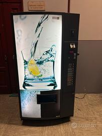 Distributore automatico lattine bottiglie