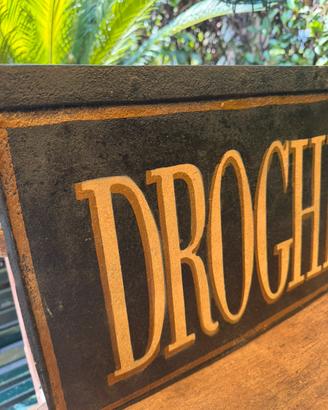 Insegna in ferro “DROGHERIA”