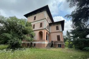 Immobile in asta di 671 m² con più di 5 locali a N