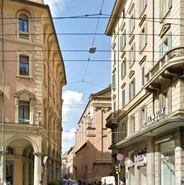 Attività / Licenza di 185 m² con 5 locali a Bologn
