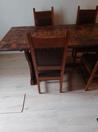 Tavolo in olivo intarsiato più sei sedie in pelle