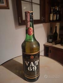 Bottiglia vintage Vat 69 Finest Scotch Whisky