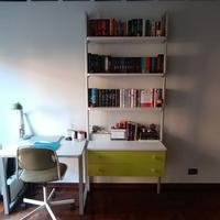 Zona studio lavoro libreria e scrivania