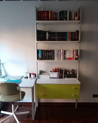 Zona studio lavoro libreria e scrivania