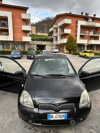 TOYOTA Yaris - 2000