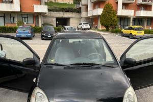 TOYOTA Yaris - 2000