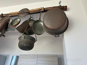 COLLEZIONE PENTOLE E UTENSILI ANTICHI IN RAME