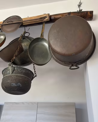 COLLEZIONE PENTOLE E UTENSILI ANTICHI IN RAME