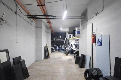 Box / Garage di 90 m² a Napoli