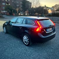 VOLVO V60 2.0D AUTOMATICA +12 MESI di GARANZIA