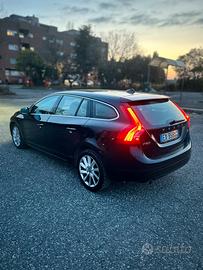 VOLVO V60 2.0D AUTOMATICA +12 MESI di GARANZIA