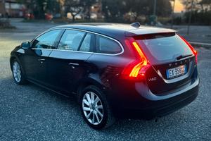 VOLVO V60 2.0D AUTOMATICA +12 MESI di GARANZIA