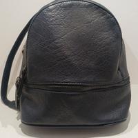 Zainetto blue navy ideale per viaggiare in aereo