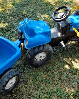 Trattore a pedali New Holland con rimorchio