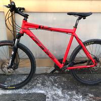Bicicletta mountain bike
