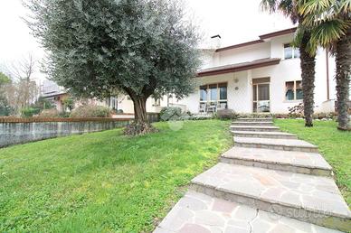 VILLA A SCHIERA A CONCORDIA SAGITTARIA