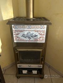 Stufa a legna in ceramica