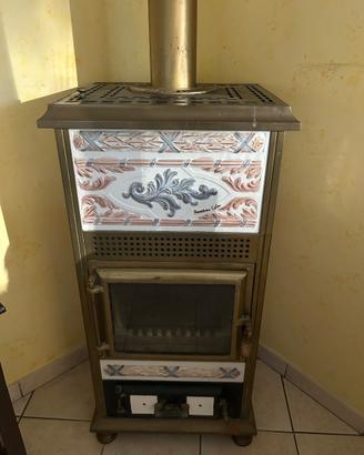 Stufa a legna in ceramica