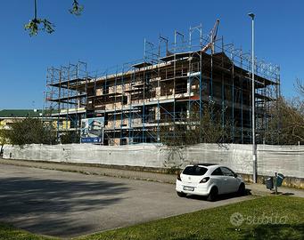 Appartamenti con giardino, garage e 3 posti auto