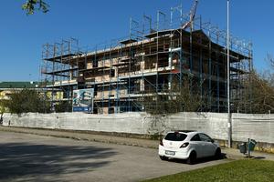 Appartamenti con giardino, garage e 3 posti auto