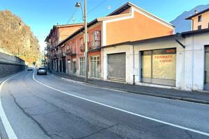 NEGOZIO A DARFO BOARIO TERME